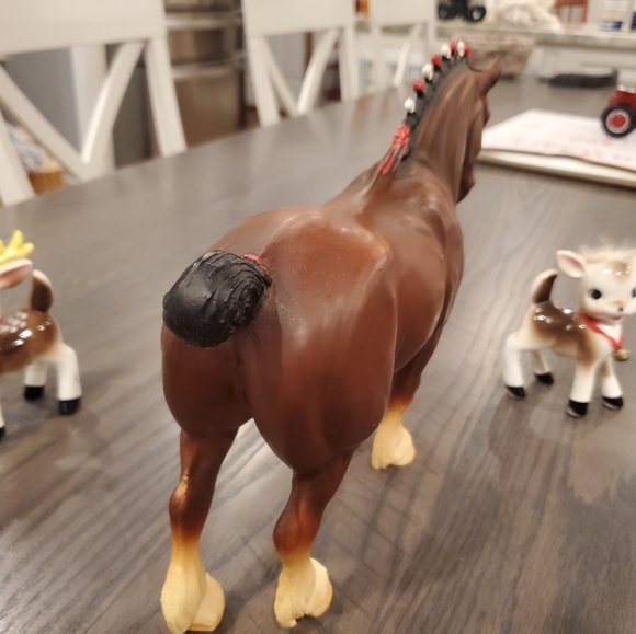 Beautiful Vintage Breyer Clydesdale Stallion With Red and White Bobs 70's -80's - Picture 5 of 12